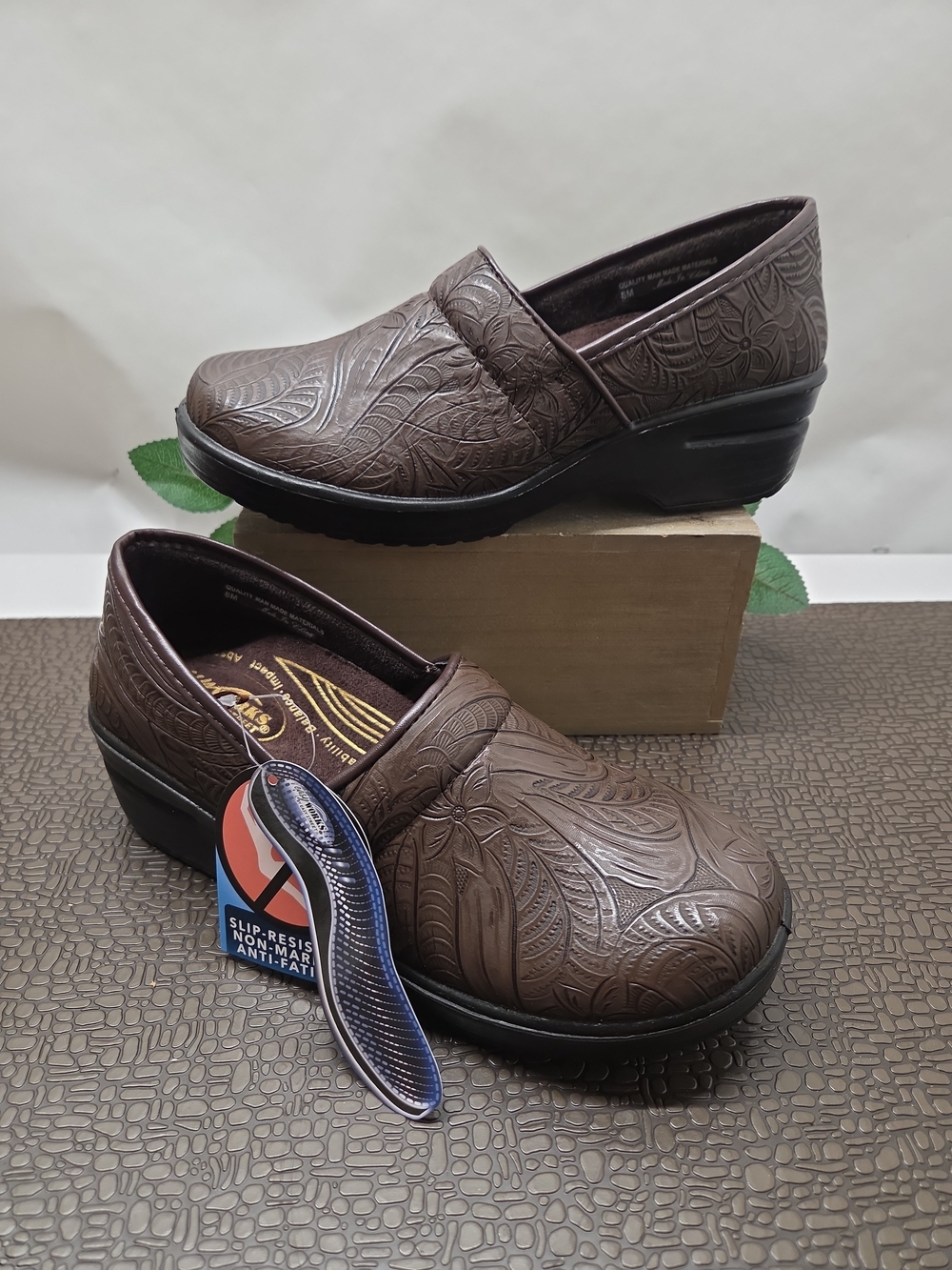 EASY WORKS Slip On Comfort Work Clog Shoe Womens Size 8M Brown Faux Leather